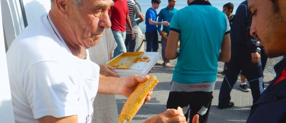 Greece-News-Headline-Dionysis-Arvanitakis-Feeds-Thousand-Refugees-With-Breads