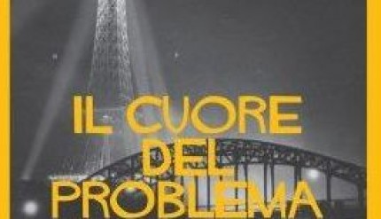 Roma, 28 mar. (askanews) - Esce il 30 marzo l'ultimo romanzo del francese Christian Oster, "Il cuore del problema" (Edizioni Clichy, 180 pagine, 17 euro).

Tornando a casa, Simon scopre il cadavere di un uomo in mezzo al salotto. Diane, sua moglie, che secondo ogni apparenza lo ha ucciso, gli annuncia che lo lascia e se ne va. Non darà più notizie di sé, e Simon, rimasto solo con quel cadavere, dovrà decidere cosa fare. Mentre sta andando alla centrale di polizia, Simon conosce Henri, un ex agente di polizia in pensione amante del tennis. Tra i due inizia subito una forte e strana amicizia, ma Simon rimane sempre all'erta: ogni parola, ogni gesto potrebbe essere mal interpretato e creargli seri problemi. Parte così tra i due una sorprendente partita a scacchi che avrà un epilogo del tutto inatteso.

Christian Oster è nato a Parigi nel 1949. Il suo romanzo più noto è Il mio grande appartamento (Prix Médicis 1999, pubblicato in Italia da Barbès nel 2009). Tra gli altri suoi romanzi ricordiamo Une femme de ménage (2001), Nella cattedrale (2010, pubblicato in Italia da Barbès), Rouler (2011) e En ville (2013).