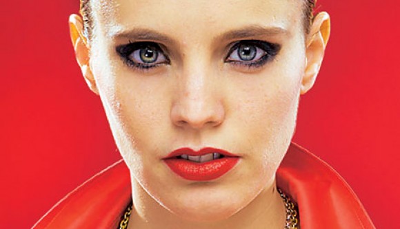 Anna-Calvi-007